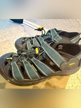 Keen Black Outdoor Youth Shoes with Yellow Lace Accents